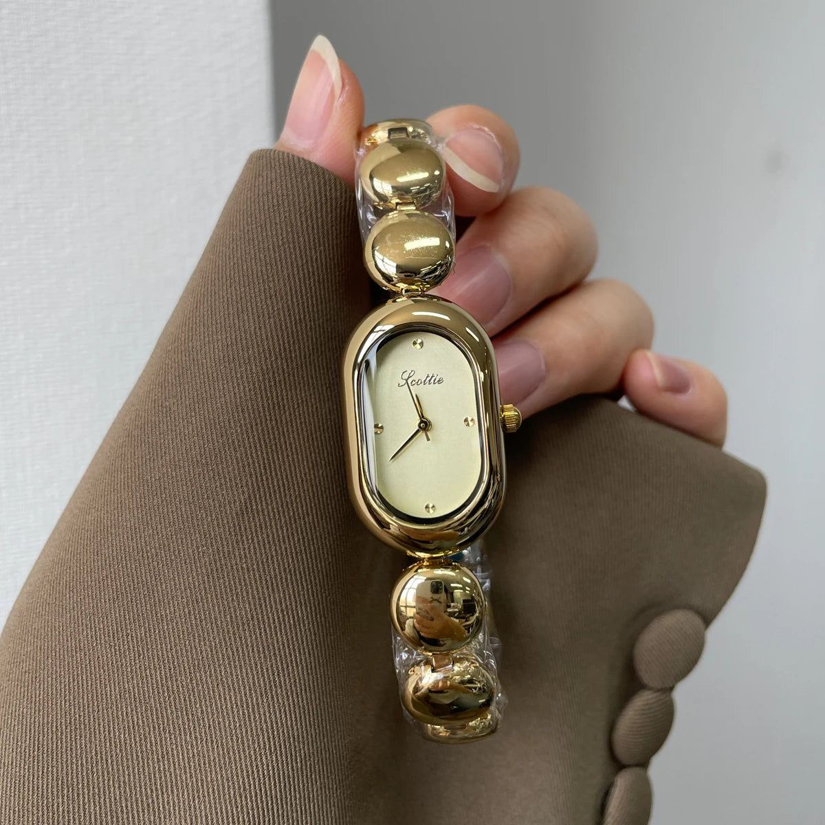 CILOA 2026 New Women's Bracelet-Style Brand Artistic Watch - High-Appearance, Waterproof Quartz, Two Logos Shipped Randomly