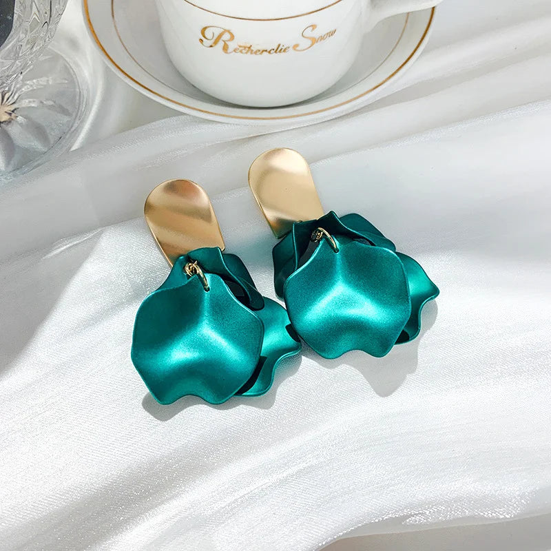 Solid Color Twisted Smooth Rose Flower Petal Dangle Earrings Women Vintage Fashion Elegant Large Piece Exaggerated Jewelry K-
