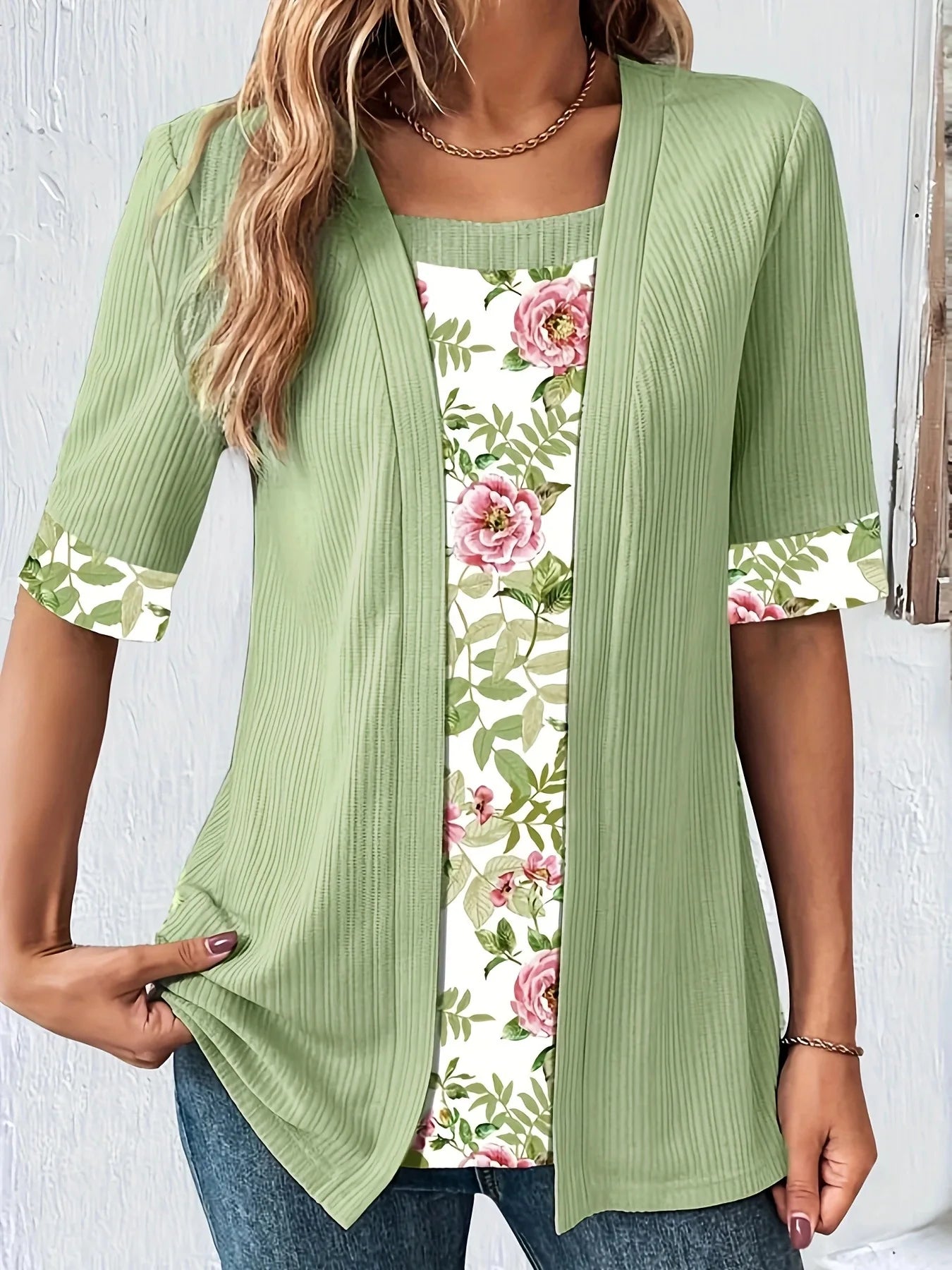 T-shirts grandes tailles pour femmes 2024 Mode Élégant Patchwork Faux deux pièces Chemises Été Décontracté Imprimé Demi-manches Dames Hauts amples
