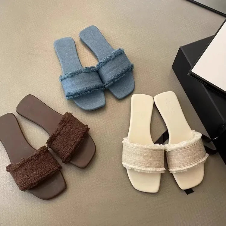 2026 women's new summer retro style beach shoes with soft soles and exposed toes, one-piece slippers