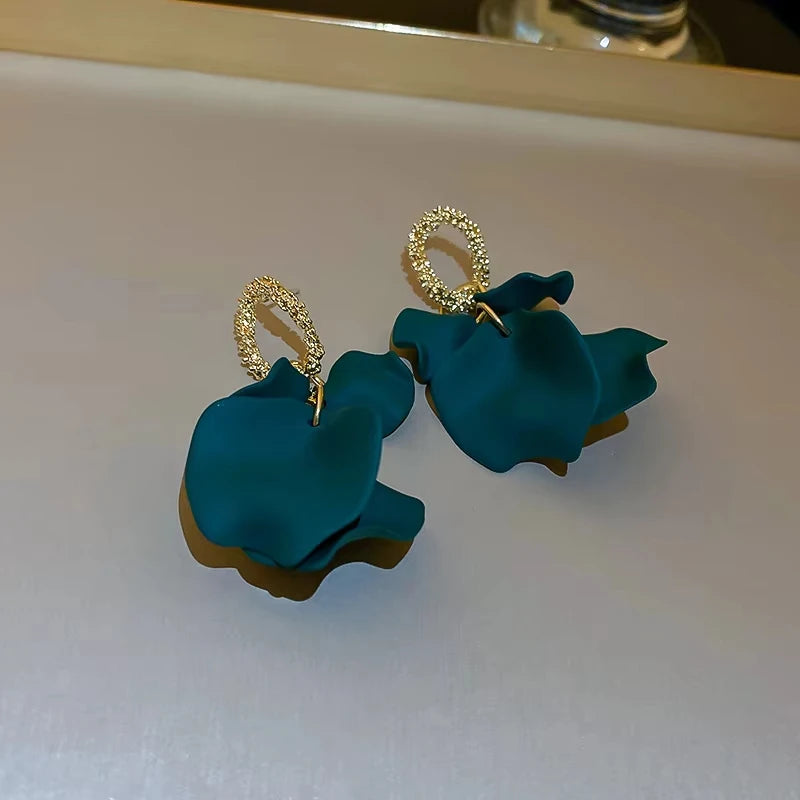 Solid Color Twisted Smooth Rose Flower Petal Dangle Earrings Women Vintage Fashion Elegant Large Piece Exaggerated Jewelry K-