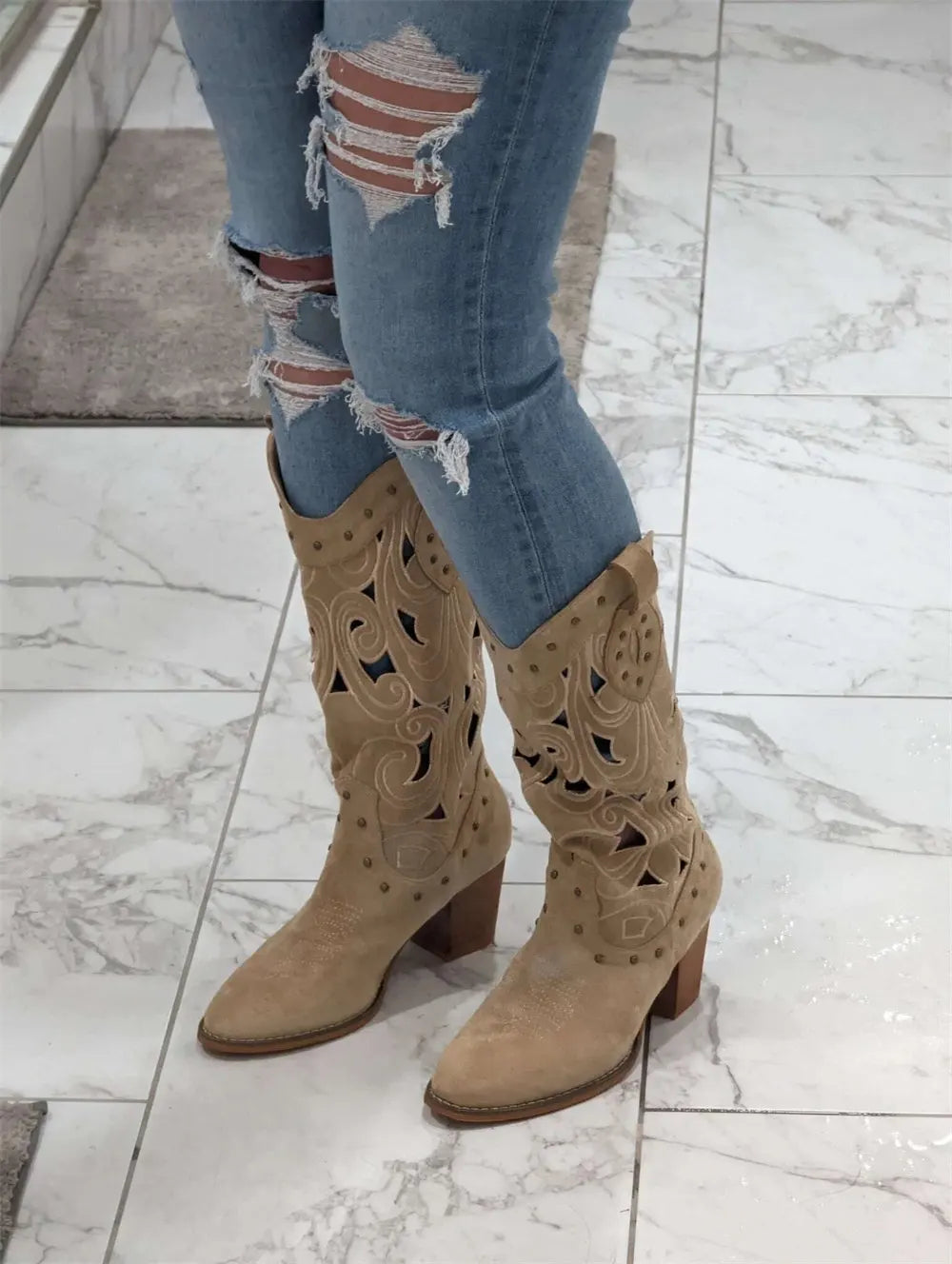 2026 Women's Summer Retro Round Toe Chunky Heels Vegan Suede Western Boots with Hollow Design and Rivets Cowboy Boots Shoes