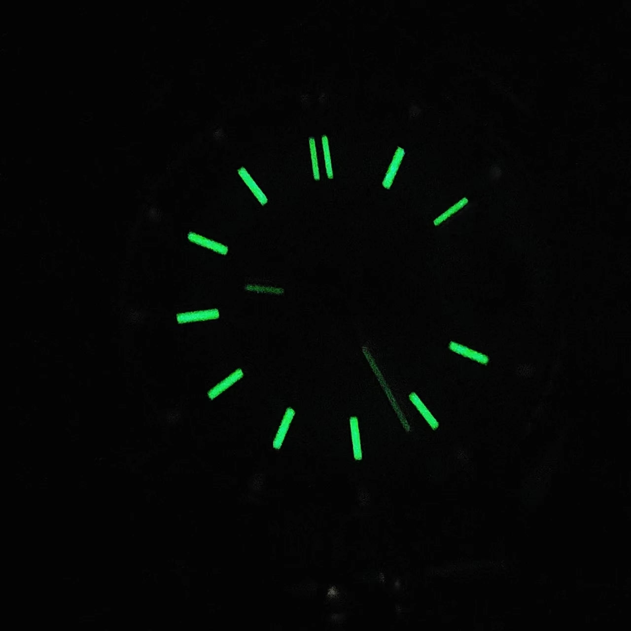 Personalized NH35 Movement Watch Mod 39mm Luxury Men watch Fit Seiko NH35 movement Green Luminous Brown Striped nail 28.5mm Dial