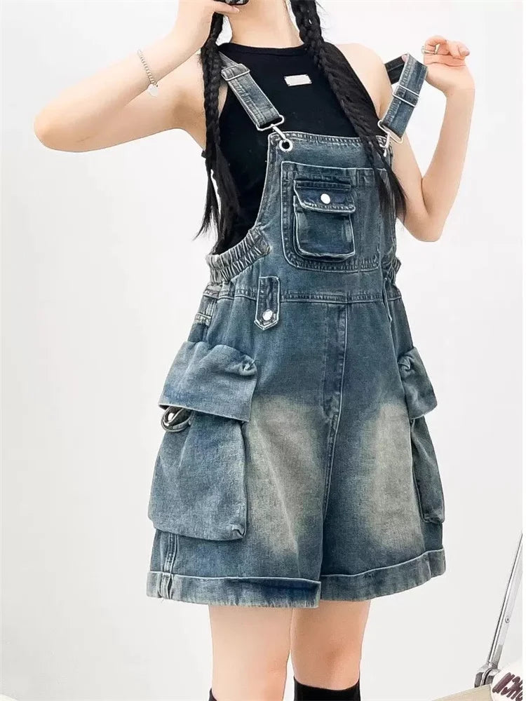 Salopette en jean American Vintage pour femme, coupe ample, jambes larges, style jeune, combishort ajusté.
