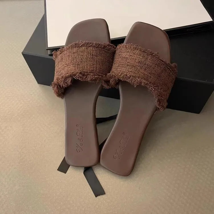 2026 women's new summer retro style beach shoes with soft soles and exposed toes, one-piece slippers