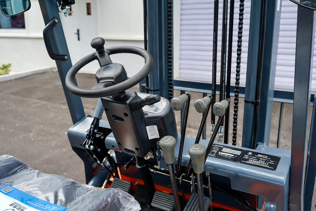 HWCPC15 1.5 Ton Forklift Diesel Powered Industrial Fork Lift Truck Heavy Duty Material Handling Equipment