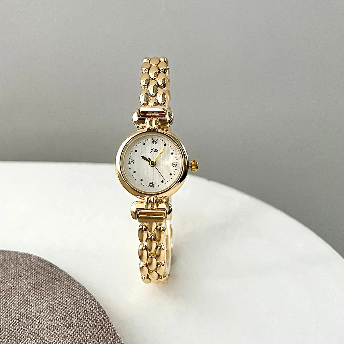 Women's Watch Simple Retro Bracelet Watches Small and Exquisite Versatile Steel Belt Ladies Fashion Quartz Clock Wristwatches