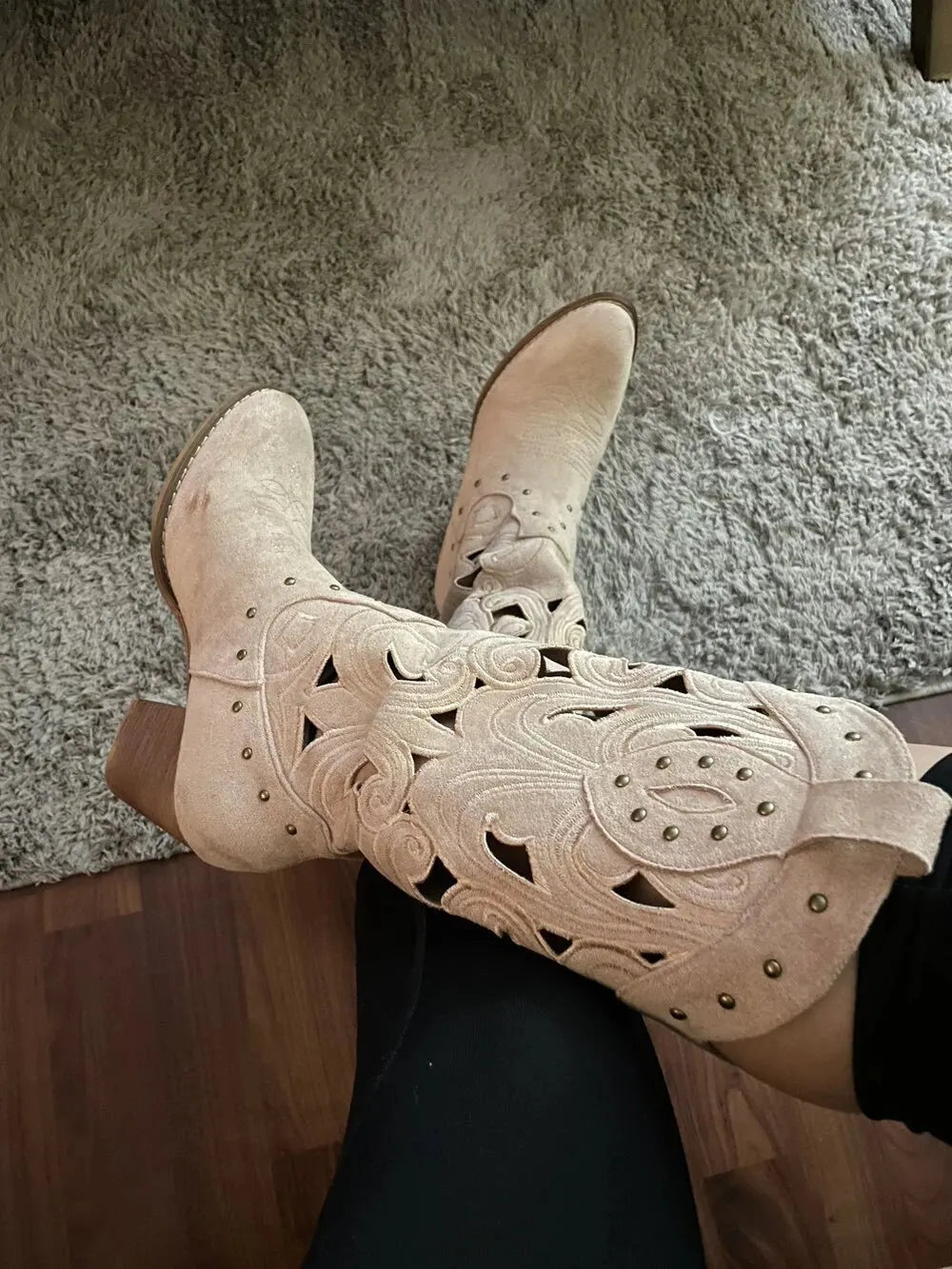2026 Women's Summer Retro Round Toe Chunky Heels Vegan Suede Western Boots with Hollow Design and Rivets Cowboy Boots Shoes
