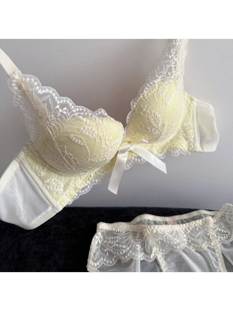 Trendy French Style Lace Bowknot Contrast Color Bra Set Wireless Push Up Thick Padded No Gap Sexy Women's Lingerie Set Hot Sale
