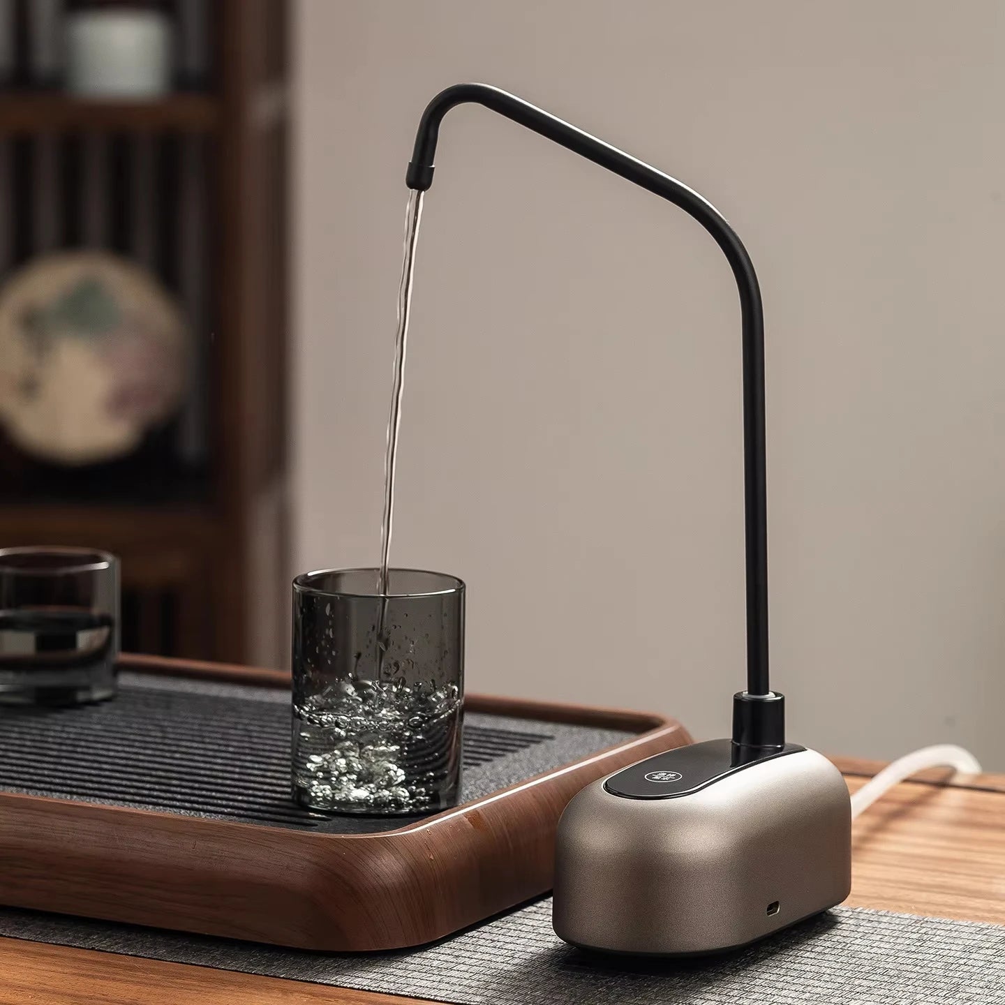 Distributeur d'eau intelligent automatique Pompe électrique de bureau pour eau potable en bouteille Système de pompage d'eau efficace pour la maison