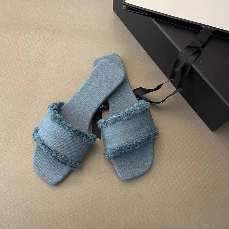 2026 women's new summer retro style beach shoes with soft soles and exposed toes, one-piece slippers
