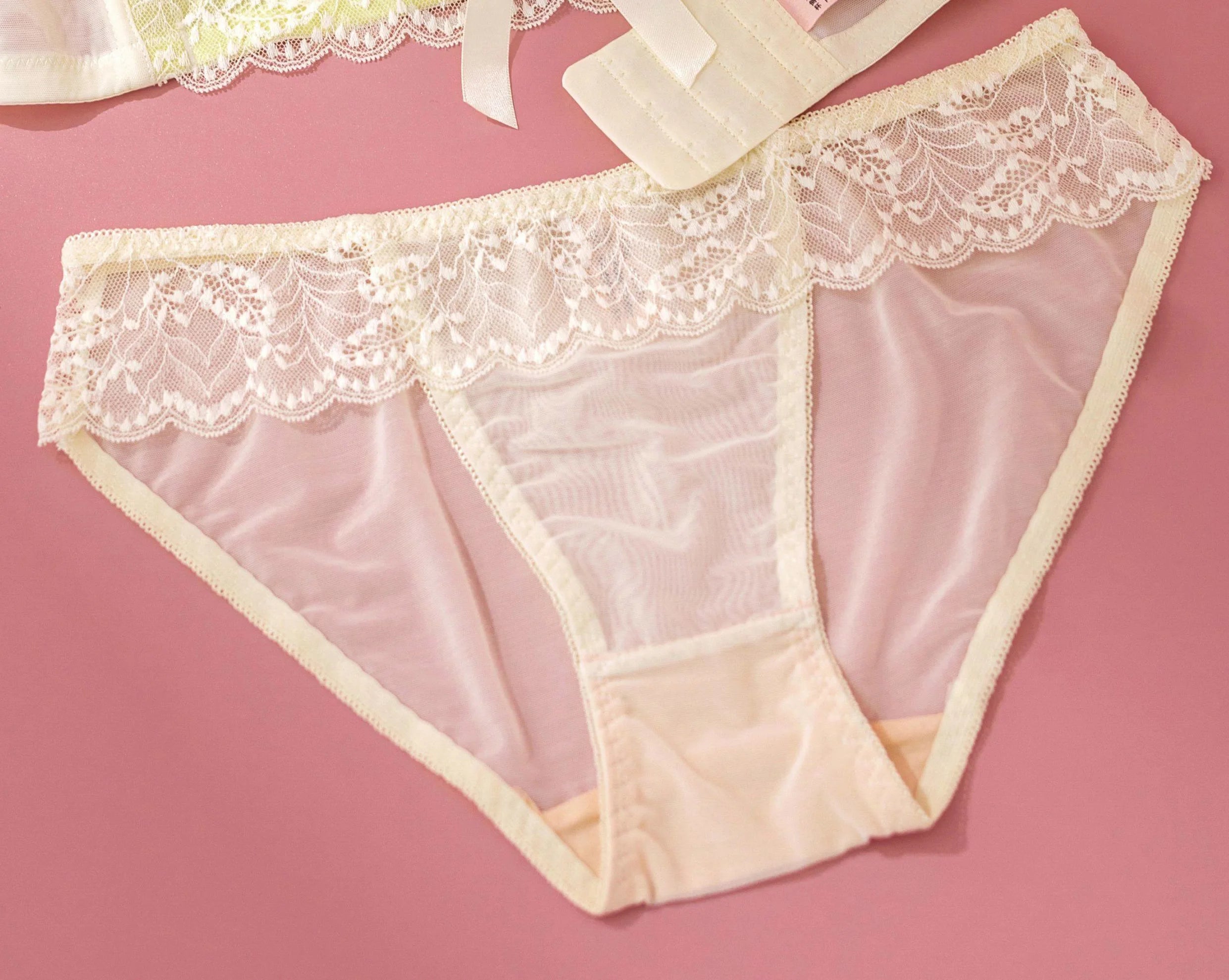 Trendy French Style Lace Bowknot Contrast Color Bra Set Wireless Push Up Thick Padded No Gap Sexy Women's Lingerie Set Hot Sale