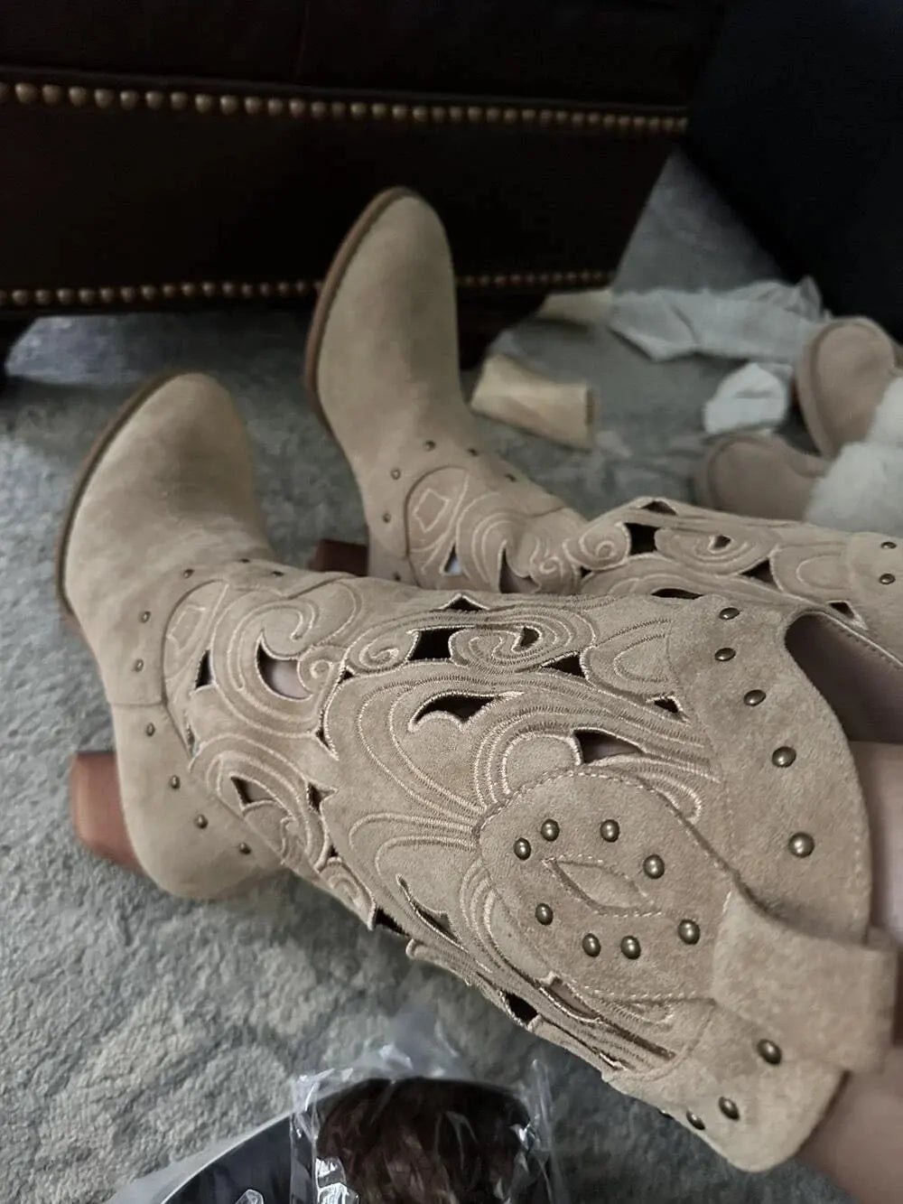 2026 Women's Summer Retro Round Toe Chunky Heels Vegan Suede Western Boots with Hollow Design and Rivets Cowboy Boots Shoes