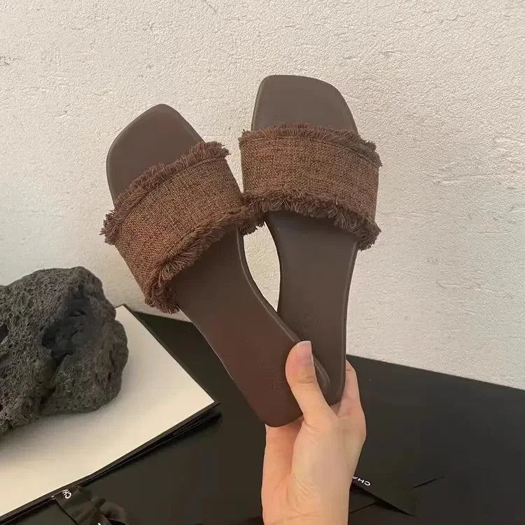 2026 women's new summer retro style beach shoes with soft soles and exposed toes, one-piece slippers