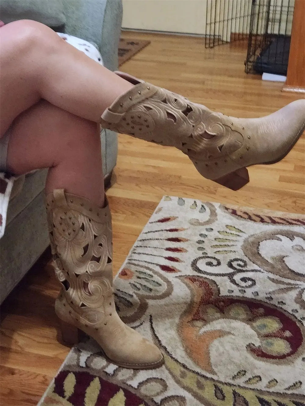 2026 Women's Summer Retro Round Toe Chunky Heels Vegan Suede Western Boots with Hollow Design and Rivets Cowboy Boots Shoes