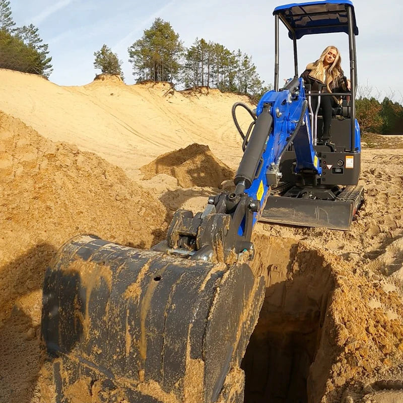Hot selling mini excavator, multifunctional tracked agricultural mini bagger customized enclosed excavator for quick delivery