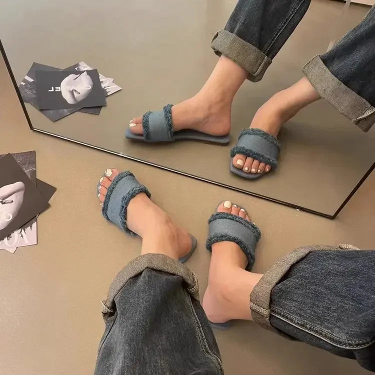 2026 women's new summer retro style beach shoes with soft soles and exposed toes, one-piece slippers