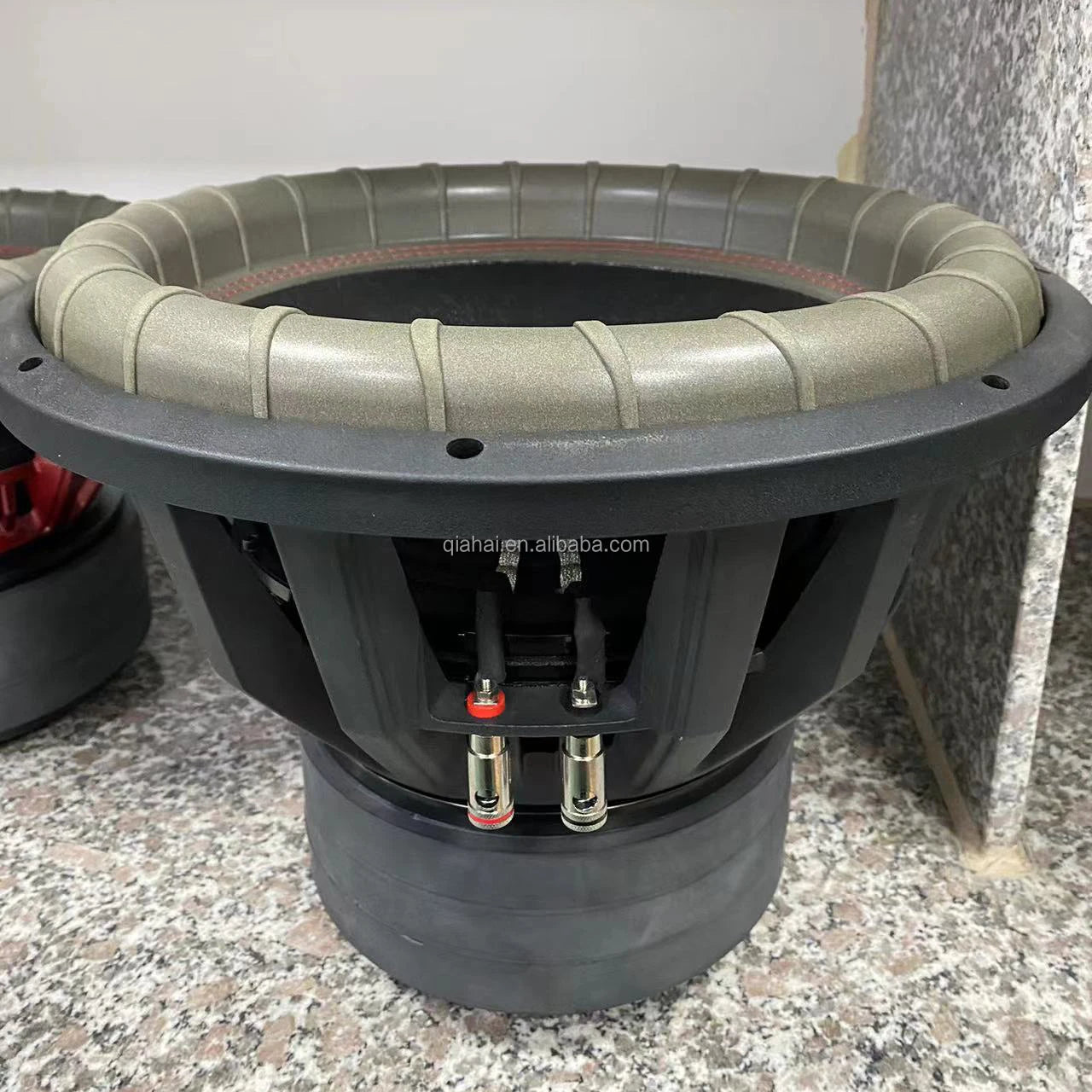 Subwoofer de voiture 15 pouces 2500W RMS Double bobine mobile 3 aimants Cône papier robuste Subwoofers 15 pouces pour audio de voiture 15100-058