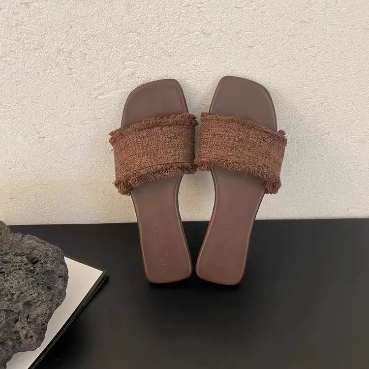 2026 women's new summer retro style beach shoes with soft soles and exposed toes, one-piece slippers