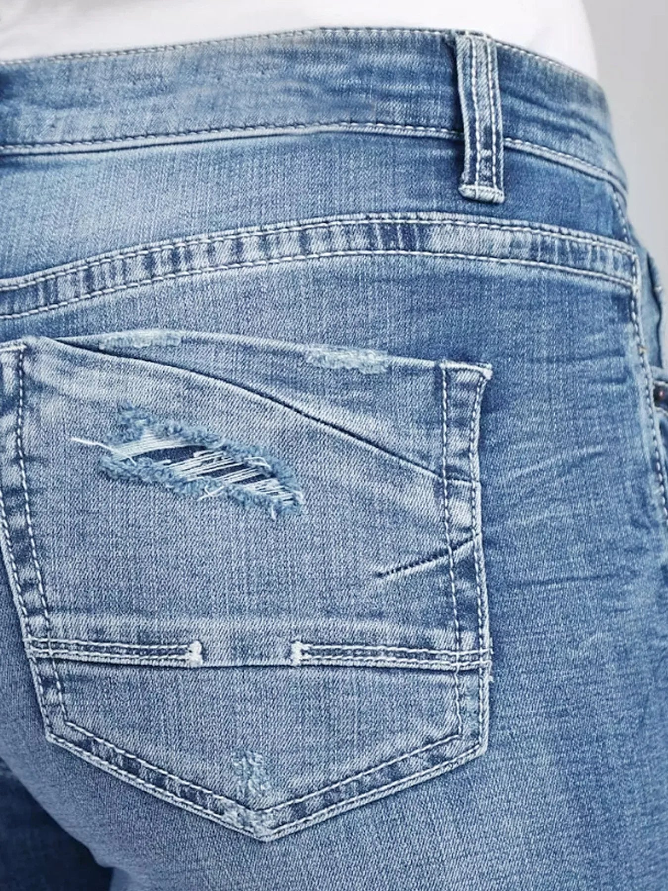 Women's Casual Denim Shorts with Pockets Fitted Button Fly Design Plain Pattern Bermuda Jeans for Daily Wear Outdoors