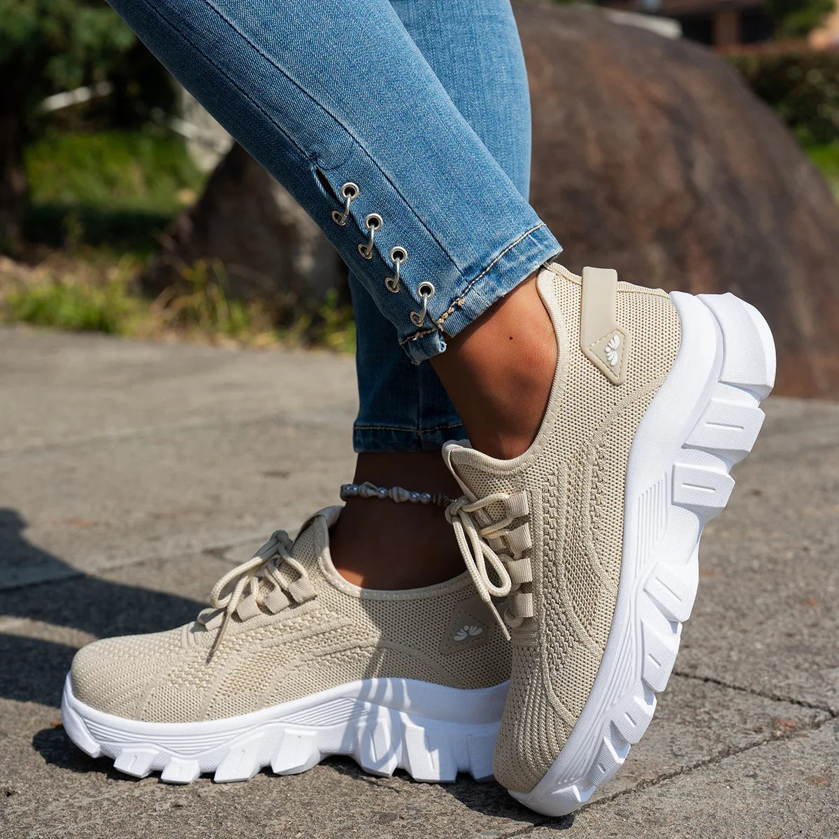 Women's 2025 Spring Knitted Shoes Lightweight Breathable Mom Shoes Plus Size Comfort Non-Slip Casual Flat Sole Slip-On