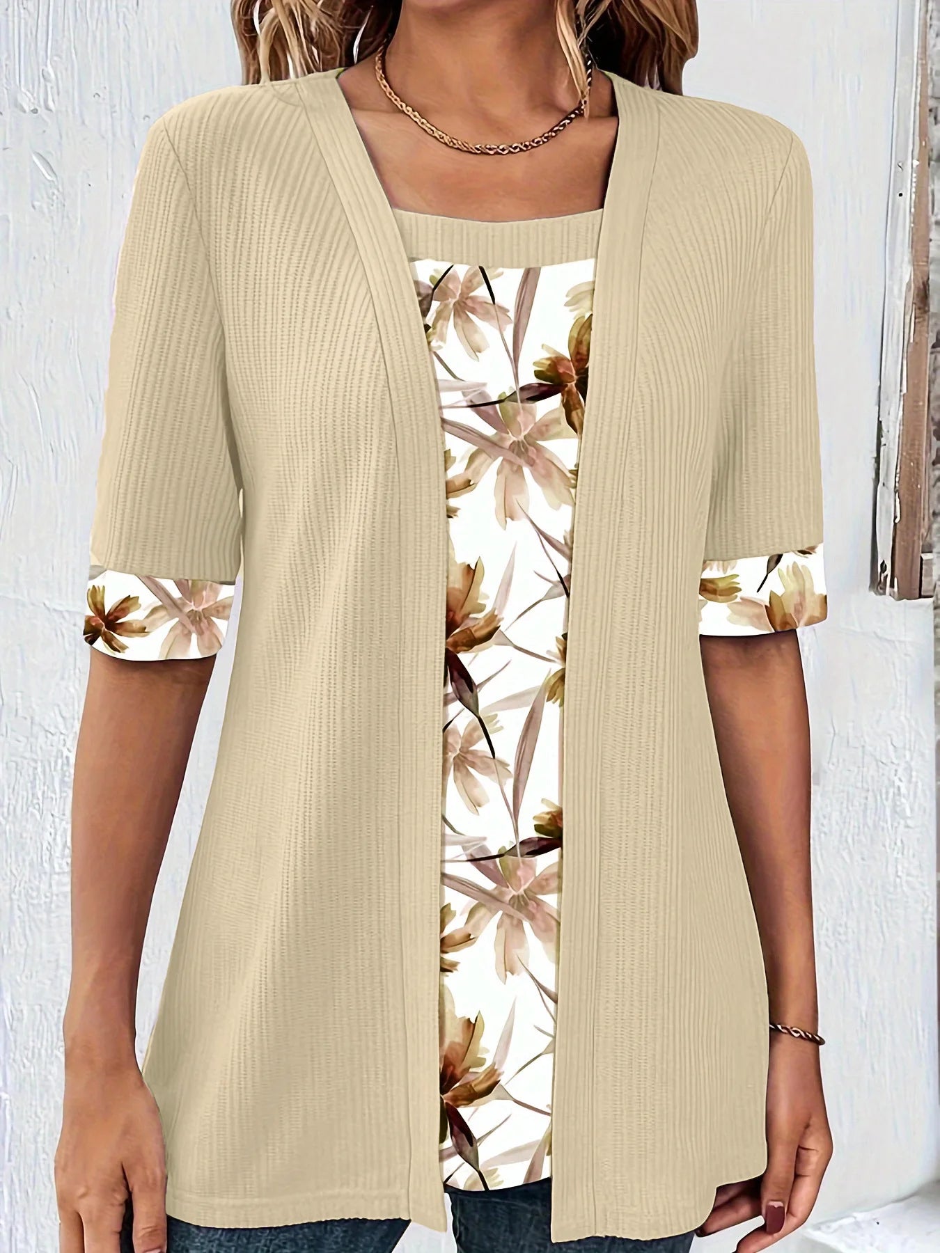 T-shirts grandes tailles pour femmes 2024 Mode Élégant Patchwork Faux deux pièces Chemises Été Décontracté Imprimé Demi-manches Dames Hauts amples