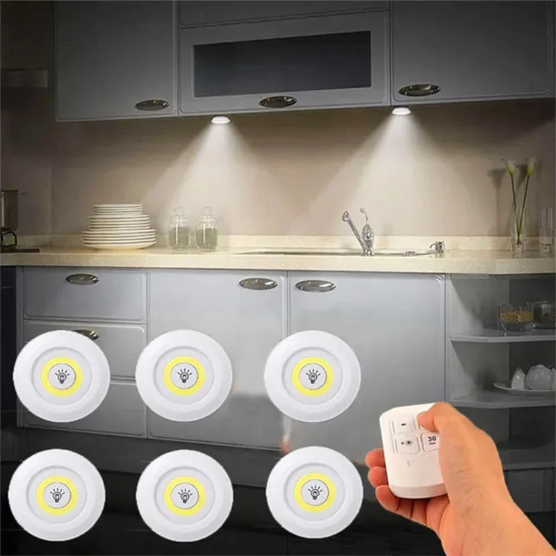 Éclairage LED Dimmable Sous Armoire avec Télécommande, Lumières LED Alimentées par Piles pour Placards, Armoires, Salle de Bain, Veilleuse