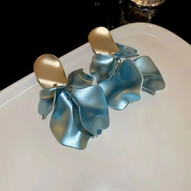 Solid Color Twisted Smooth Rose Flower Petal Dangle Earrings Women Vintage Fashion Elegant Large Piece Exaggerated Jewelry K-