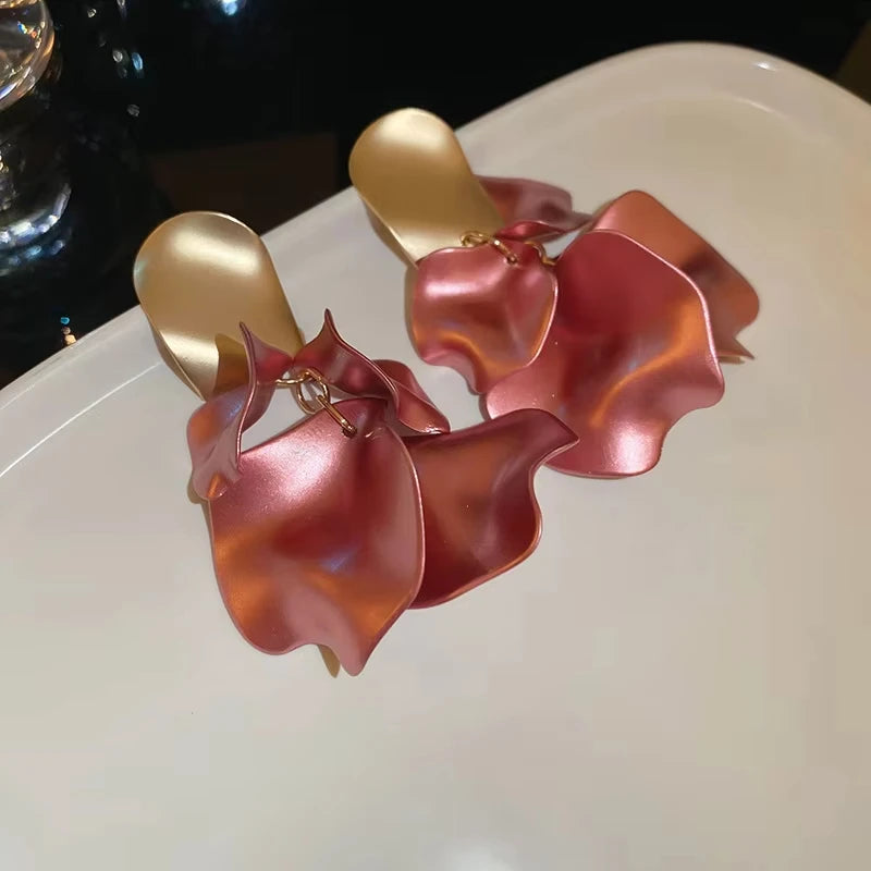 Solid Color Twisted Smooth Rose Flower Petal Dangle Earrings Women Vintage Fashion Elegant Large Piece Exaggerated Jewelry K-